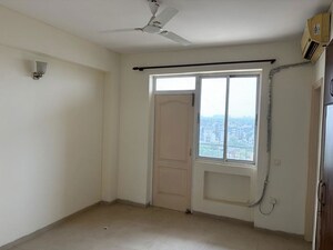 Room in 3 BHK Apartment at Bestech Park View Residency, Sector 3 – for Rent