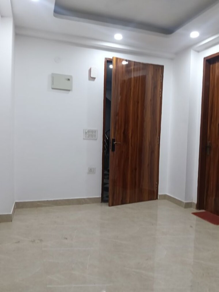 Room, freedom fighters enclave 1 Bedroom 450 Sq.Ft. Builder Floor In Freedom Fighters Enclave Delhi 10775781