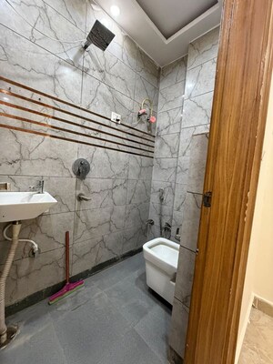 Attached Bathroom in 2 BHK Builder Floor at Dwarka Mor – for Rent