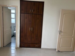 Room in 3.5 BHK Apartment at Bestech Park View Residency, Sector 3 – for Rent