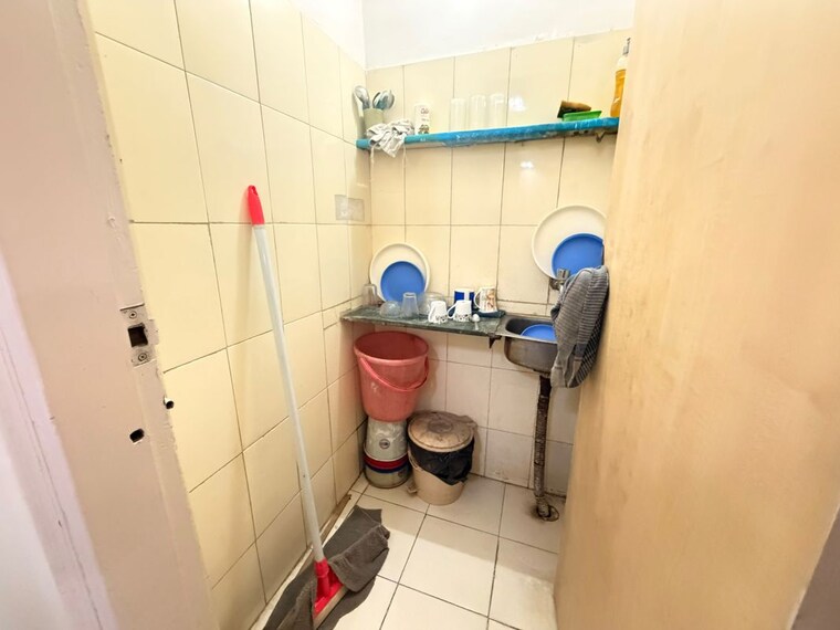 Bathroom, netaji subhash place Commercial Office Space 1066 Sq.Ft. In Netaji Subhash Place Delhi 10775789