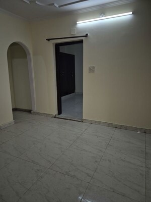 Furnished Amenities in 3.5 BHK Apartment at Mayur Vihar – for Rent