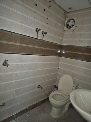 Bathroom in 3.5 BHK Apartment at Mayur Vihar – for Rent