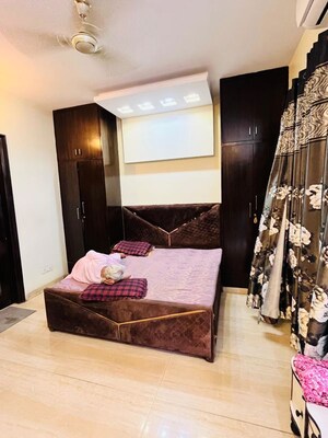 Bedroom in 3 BHK Builder Floor at Palam Vihar – for Rent