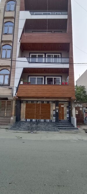  Builder Floor For Sale in Rohini