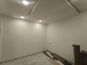 Room in 2 BHK Independent House at Jankipuram Extension – for Sale