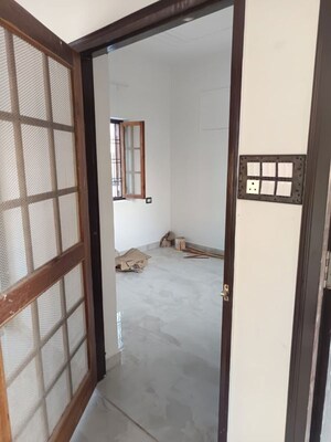 Room in 2 BHK Independent House at Jankipuram Extension – for Sale
