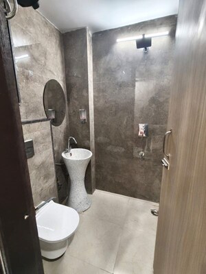 Bathroom in 1 BHK Builder Floor at Sector 42 – for Rent