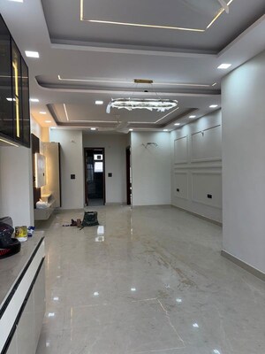 Room in 3 BHK Builder Floor at Palam Vihar – for Rent