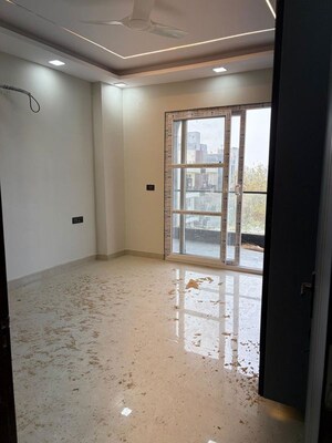 Room in 3 BHK Builder Floor at Palam Vihar – for Rent
