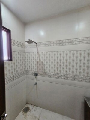 Bathroom in 3 BHK Apartment at Shiva Motia Huys, Pir Machalla – for Rent