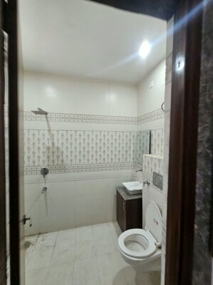 Bathroom in 3 BHK Apartment at Shiva Motia Huys, Pir Machalla – for Rent