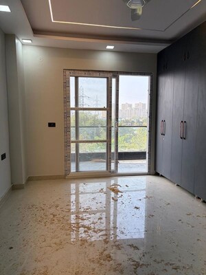 Room in 3 BHK Builder Floor at Palam Vihar – for Rent