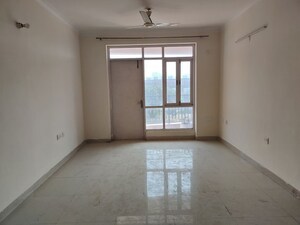 Room in 3.5 BHK Apartment at Pareena Express Heights, Sector 99 – for Rent