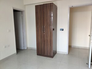 Room in 3.5 BHK Apartment at Pareena Express Heights, Sector 99 – for Rent