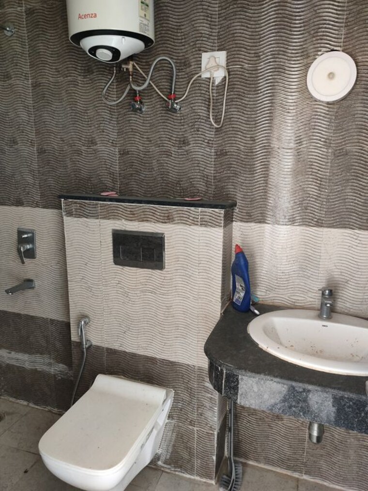 Bathroom, pareena-express-heights 3.5 Bedroom 2000 Sq.Ft. Apartment In Sector 99 Gurgaon 10775870