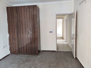 Room in 3.5 BHK Apartment at Pareena Express Heights, Sector 99 – for Rent