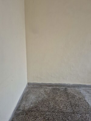 Room in 1.5 BHK Apartment at Mayur Vihar – for Rent