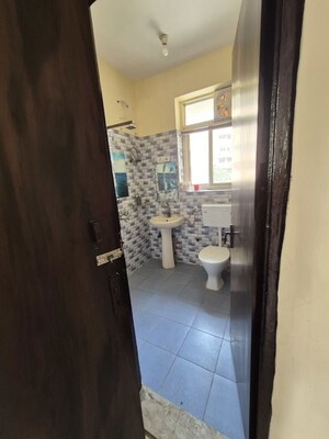Washroom in 3.5 BHK Apartment at Vasant Apartment Mayur Vihar, Mayur Vihar 1 – for Sale