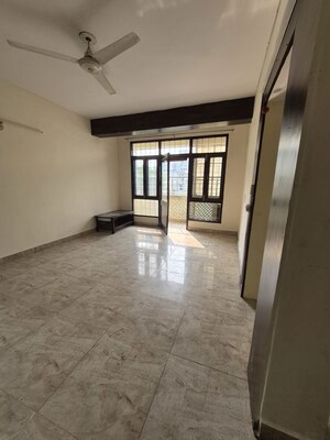 Hall in 3.5 BHK Apartment at Vasant Apartment Mayur Vihar, Mayur Vihar 1 – for Sale