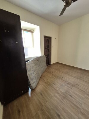 Furnished Amenities in 3.5 BHK Apartment at Vasant Apartment Mayur Vihar, Mayur Vihar 1 – for Sale