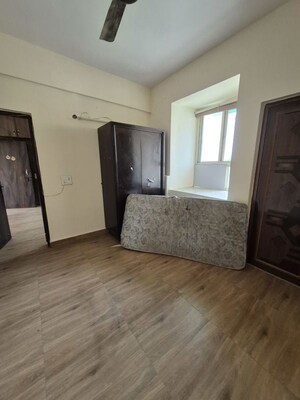 Furnished Amenities in 3.5 BHK Apartment at Vasant Apartment Mayur Vihar, Mayur Vihar 1 – for Sale
