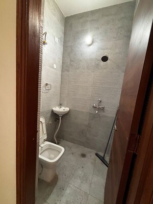Bathroom in 2.5 BHK Apartment at Sunshine Enclave, Vip Road – for Rent