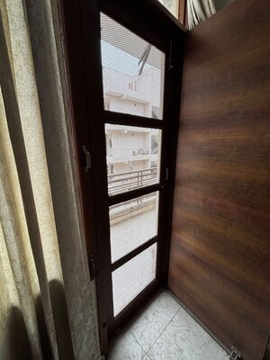 Staircase in 2.5 BHK Apartment at Sunshine Enclave, Vip Road – for Rent