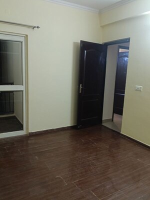 Room in 3 BHK Apartment at Aims Golf City, Sector 75 – for Rent
