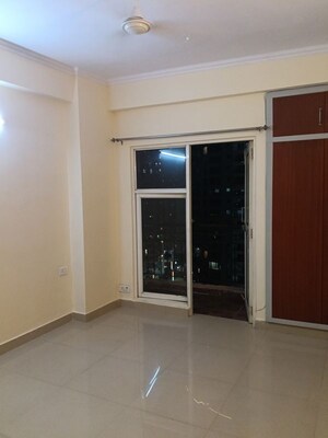 Room in 3 BHK Apartment at Aims Golf City, Sector 75 – for Rent