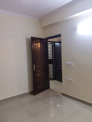 Room in 3 BHK Apartment at Aims Golf City, Sector 75 – for Rent