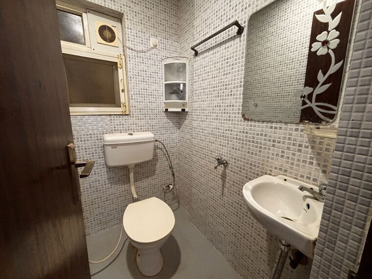 Bathroom, apex-athena 3 Bedroom 1670 Sq.Ft. Apartment In Sector 75 Noida 10776227
