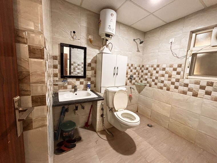 Bathroom, apex-athena 3 Bedroom 1670 Sq.Ft. Apartment In Sector 75 Noida 10776227