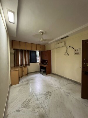 Room in 1 BHK Apartment at Pavanputra CHS, Dahisar East – for Rent