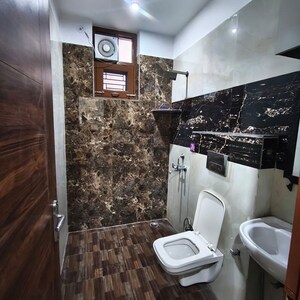 Bathroom in 2 BHK Builder Floor at Sector 40 – for Rent