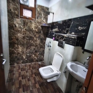 Bathroom in 2 BHK Builder Floor at Sector 40 – for Rent