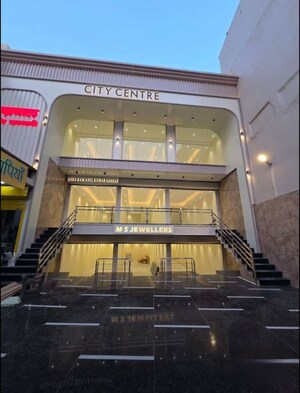  Showroom For Rent in Aminabad