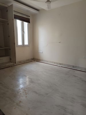Room in 3 BHK Builder Floor at Greater Kailash ii – for Rent