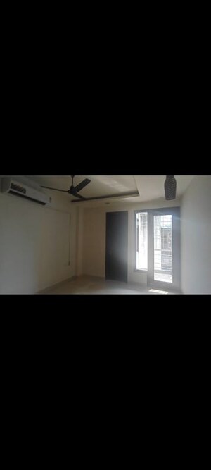 Room in 3 BHK Builder Floor at Greater Kailash I – for Rent