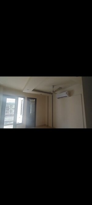Room in 3 BHK Builder Floor at Greater Kailash I – for Rent