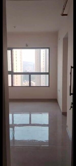 Room in 2 BHK Apartment at Piramal Vaikunth, Balkum Pada – for Rent