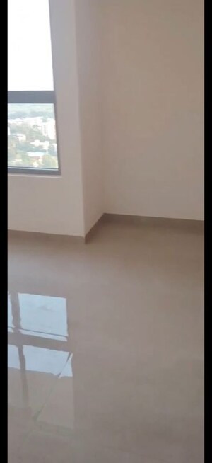 Room in 2 BHK Apartment at Piramal Vaikunth, Balkum Pada – for Rent