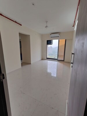 Room in 2 BHK Apartment at Piramal Vaikunth, Balkum Pada – for Rent