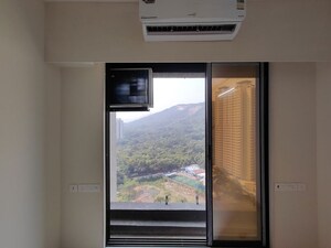 Room in 2 BHK Apartment at Piramal Vaikunth, Balkum Pada – for Rent