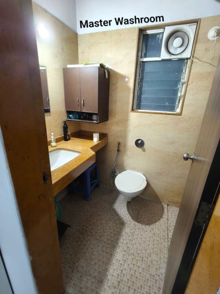 Bathroom, pride-purple-park-xpress 2 Bedroom 860 Sq.Ft. Apartment In Baner Pune 10776486