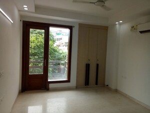 Room in 3 BHK Builder Floor at Safdarjung Enclave – for Rent