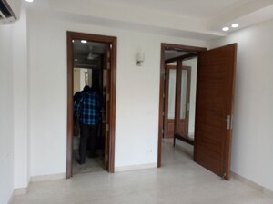 Room in 3 BHK Builder Floor at Safdarjung Enclave – for Rent