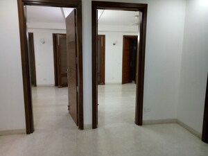 Room in 3 BHK Builder Floor at Safdarjung Enclave – for Rent