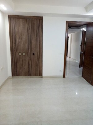 Room in 3 BHK Builder Floor at Safdarjung Enclave – for Rent