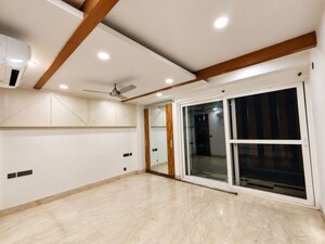 Room in 3 BHK Builder Floor at Defence Colony – for Rent